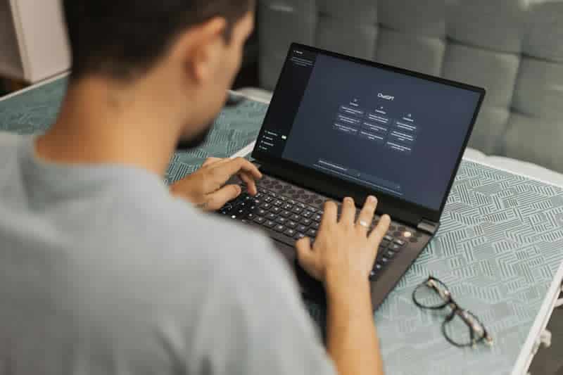 ChatGPT aliat de l'empresa a Internet